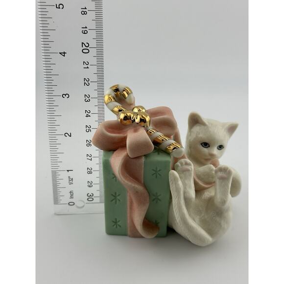 Lenox China "Presently Curious" Cat w/ Holdiay Gift Figurine COA NIB - Picture 8 of 10